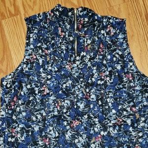 ⭐SALE⭐White House Black Market Floral blouse
